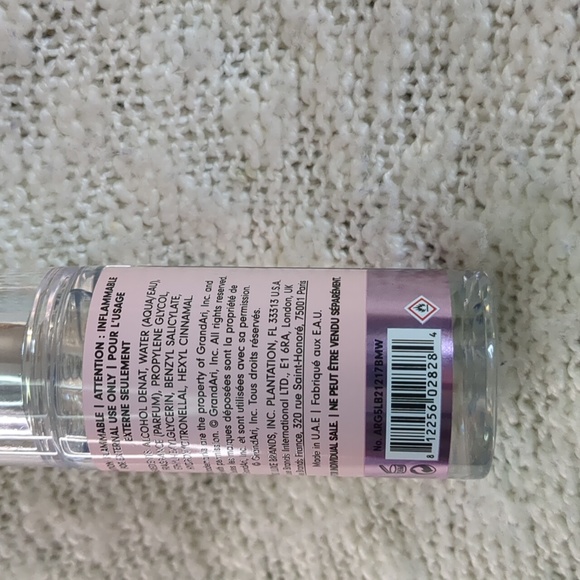 Thank u, next Eau de Parfum by Ariana Grande, 50ml/1.7fl oz - Picture 4 of 6